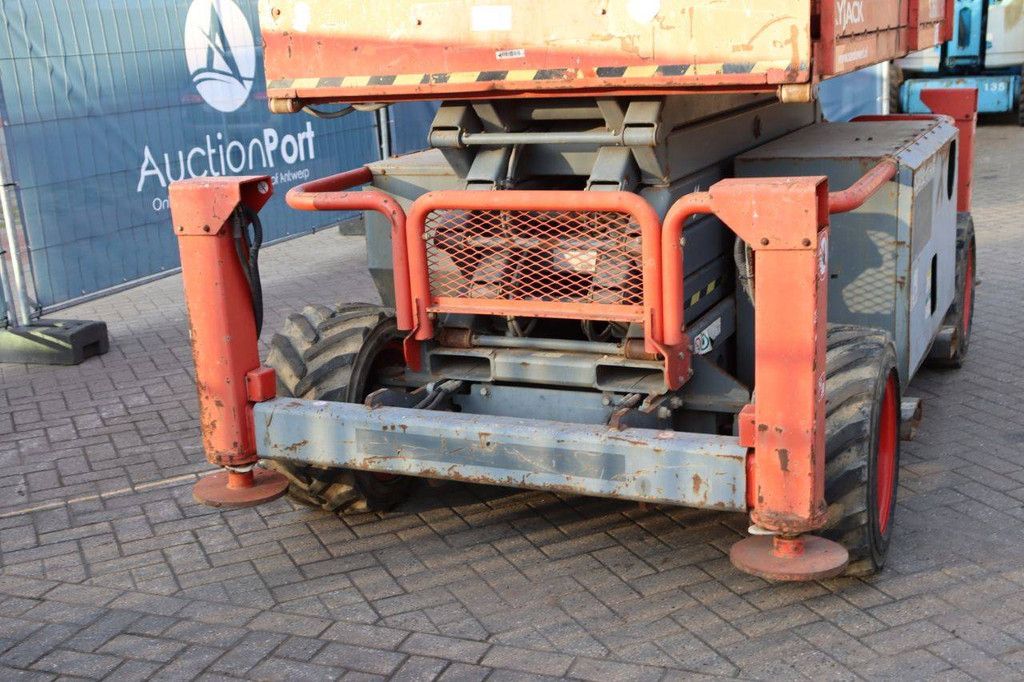 Scissor lift Skyjack SJ6832RT Diesel 12m 2015