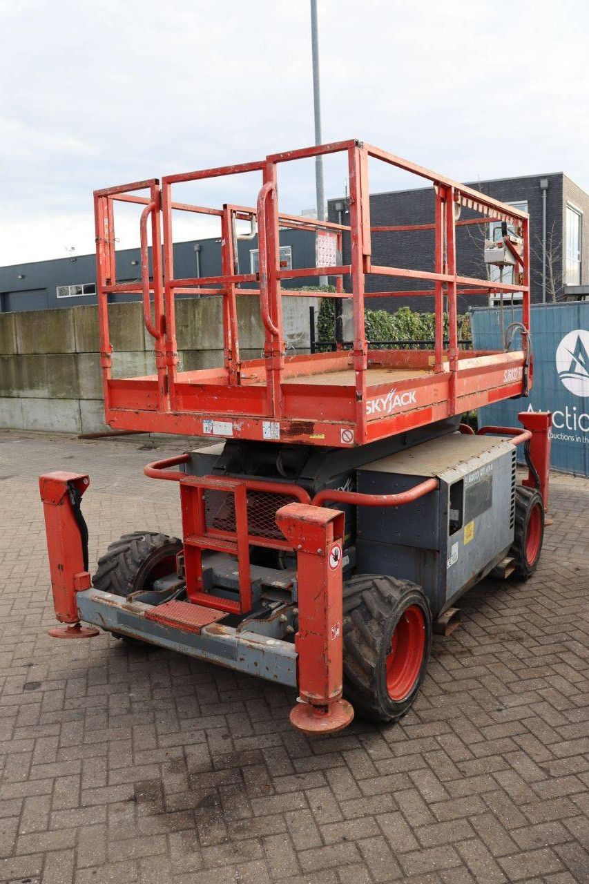 Scissor lift Skyjack SJ6832 RT Diesel 12m 2015