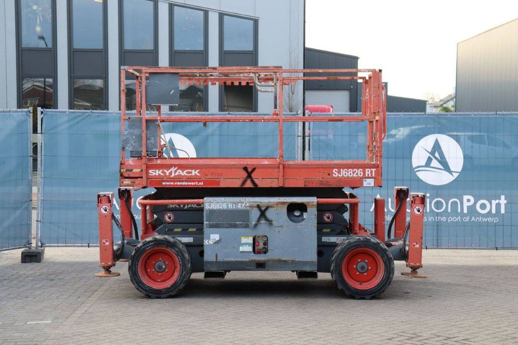 Scissor lift Skyjack SJ6826 RT Diesel 10m 2015
