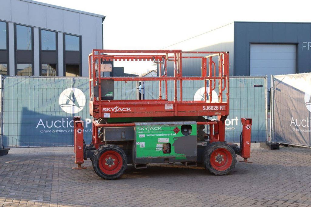 Scherenhebebühne Skyjack SJ6826 RT Diesel 10m 2014