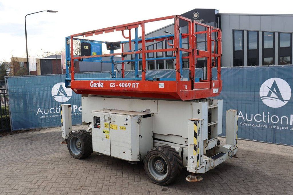 Scissor lift Genie GS-4069 RT Diesel 14m 2012