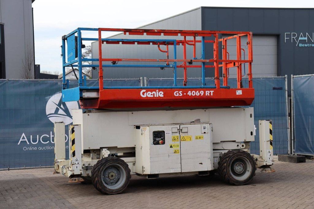 Scissor lift Genie GS-4069 RT Diesel 14m 2012