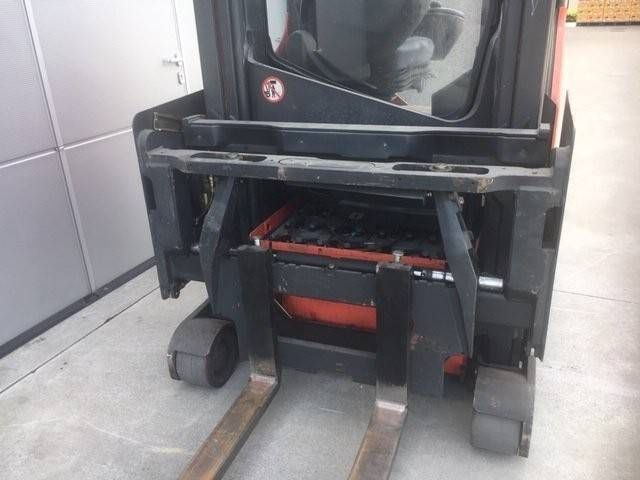 Reach truck Linde R17X Electric 1700kg 8.25m 2006