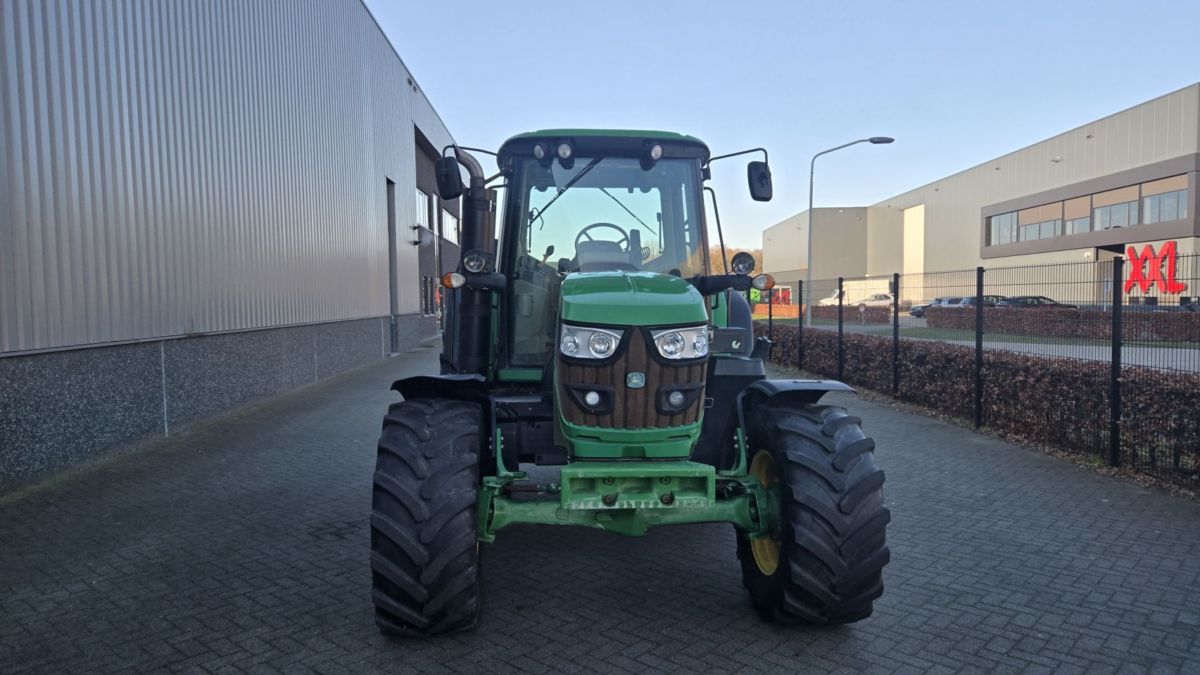 2017 John Deere 6110M Aircon 40 kmh