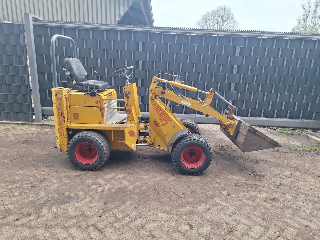 Knikmops 90 shovel avant giant multione hytec