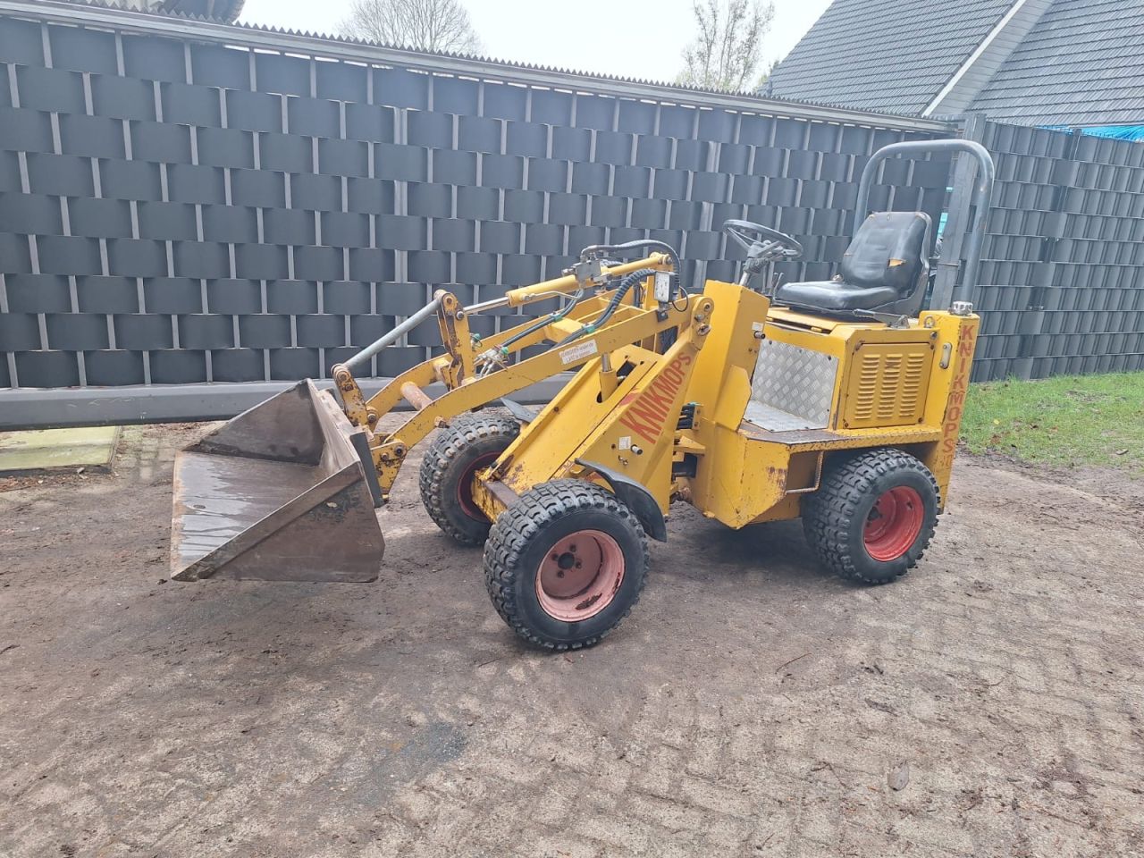 Knikmops 90 shovel avant giant multione hytec