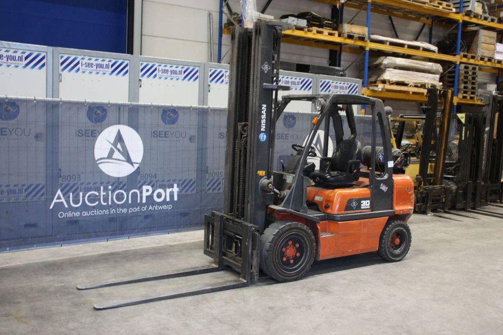 Forklift Nissan 30 LPG 3000kg 6.0m