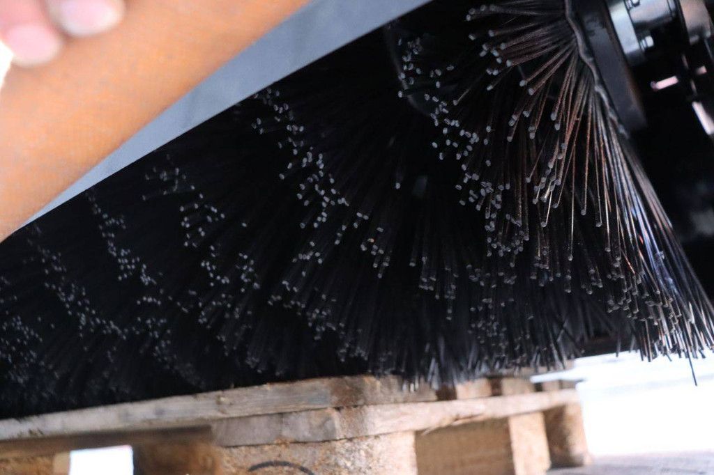 Wolverine BBS-11-72W 2024 Neuer Kehrbürstenaufsatz