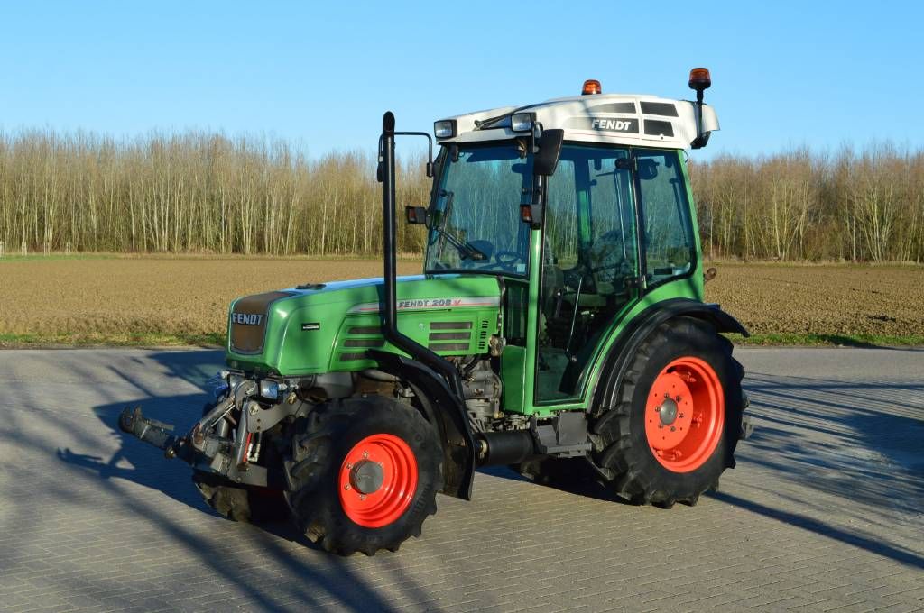 Fendt 208 VA met fronthef, Smalspoor/Fruitteelttractor