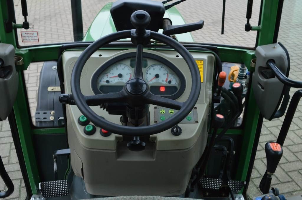 Fendt 208 VA met fronthef, Smalspoor/Fruitteelttractor