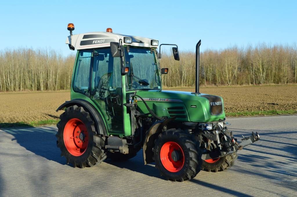 Fendt 208 VA met fronthef, Smalspoor/Fruitteelttractor