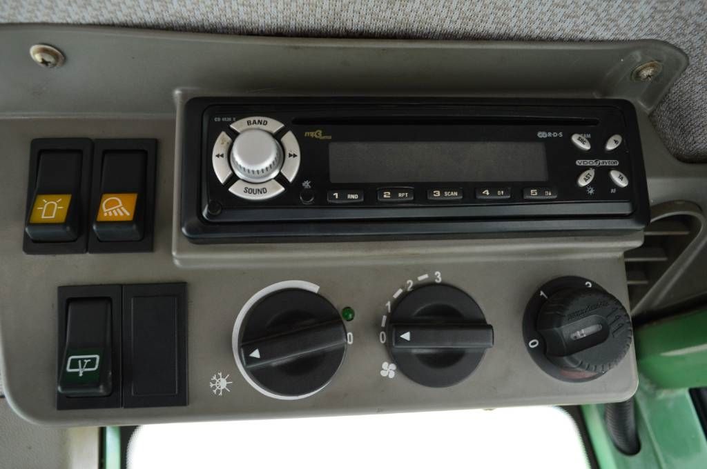 Fendt 208 VA met fronthef, Smalspoor/Fruitteelttractor