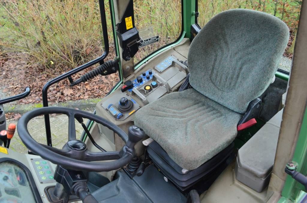 Fendt 208 VA met fronthef, Smalspoor/Fruitteelttractor