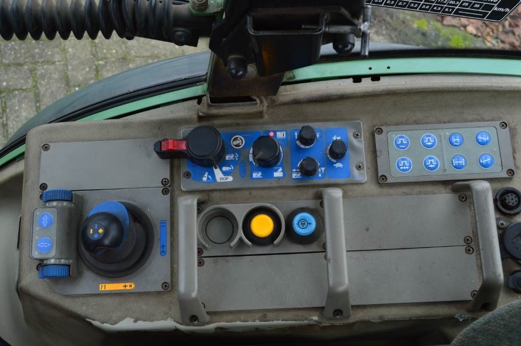 Fendt 208 VA met fronthef, Smalspoor/Fruitteelttractor