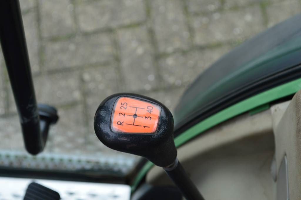 Fendt 208 VA met fronthef, Smalspoor/Fruitteelttractor