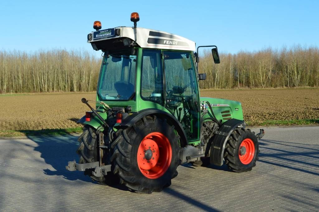 Fendt 208 VA met fronthef, Smalspoor/Fruitteelttractor
