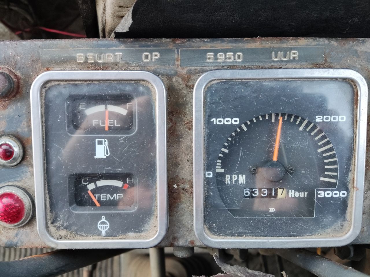 KUBOTA minigraver (type KH35, 1.350 kg, 2 bakken, cabine)