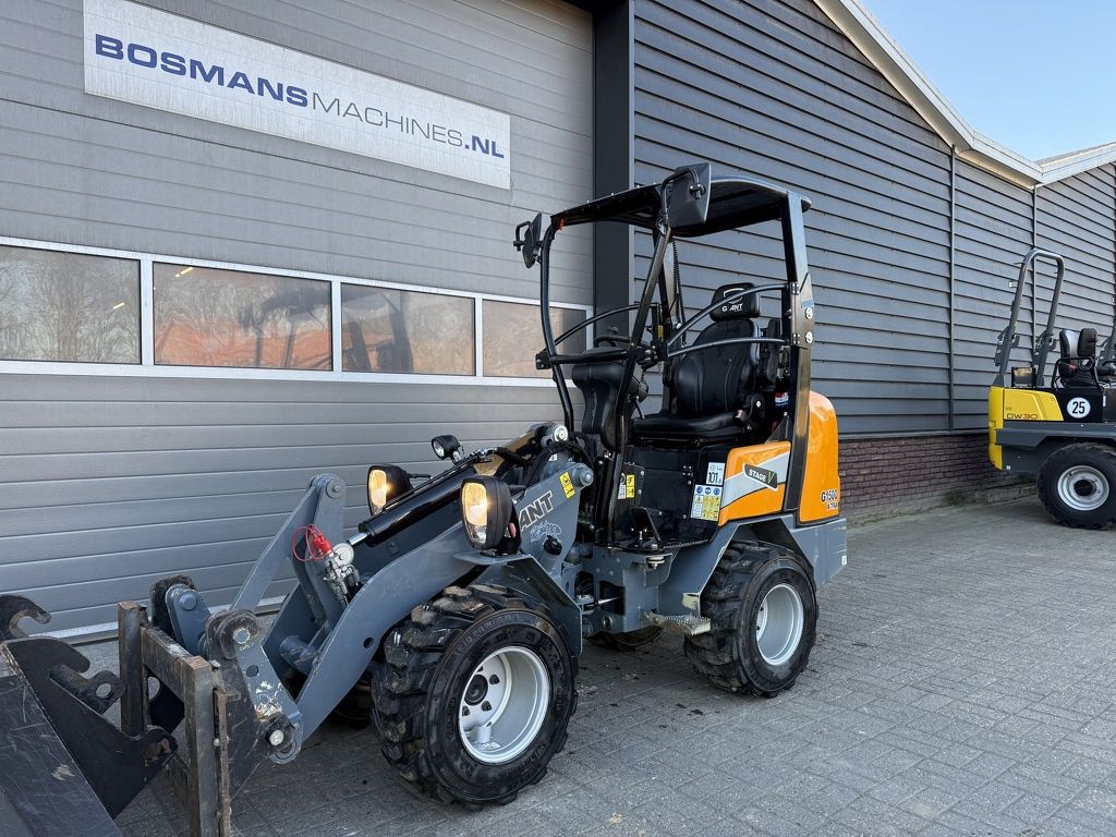 Giant G1500 X-TRA minishovel / kniklader BJ 2024
