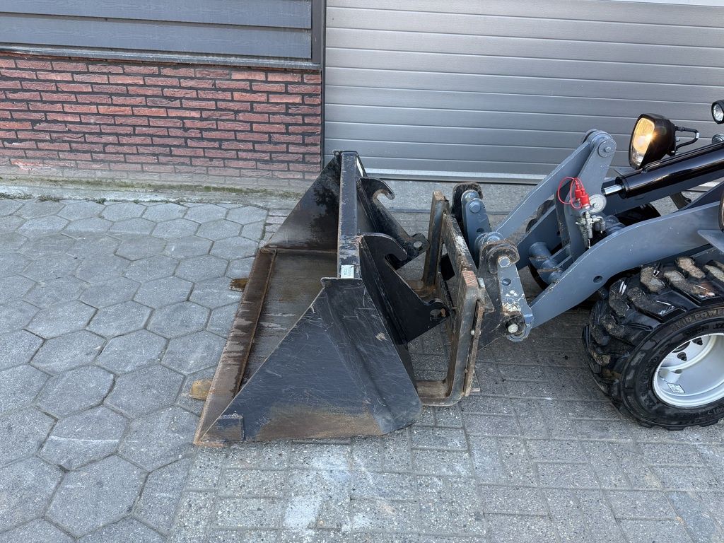 Giant G1500 X-TRA minishovel / kniklader BJ 2024