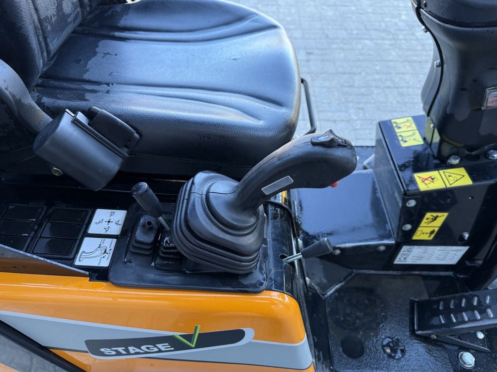 Giant G1500 X-TRA minishovel / kniklader BJ 2024