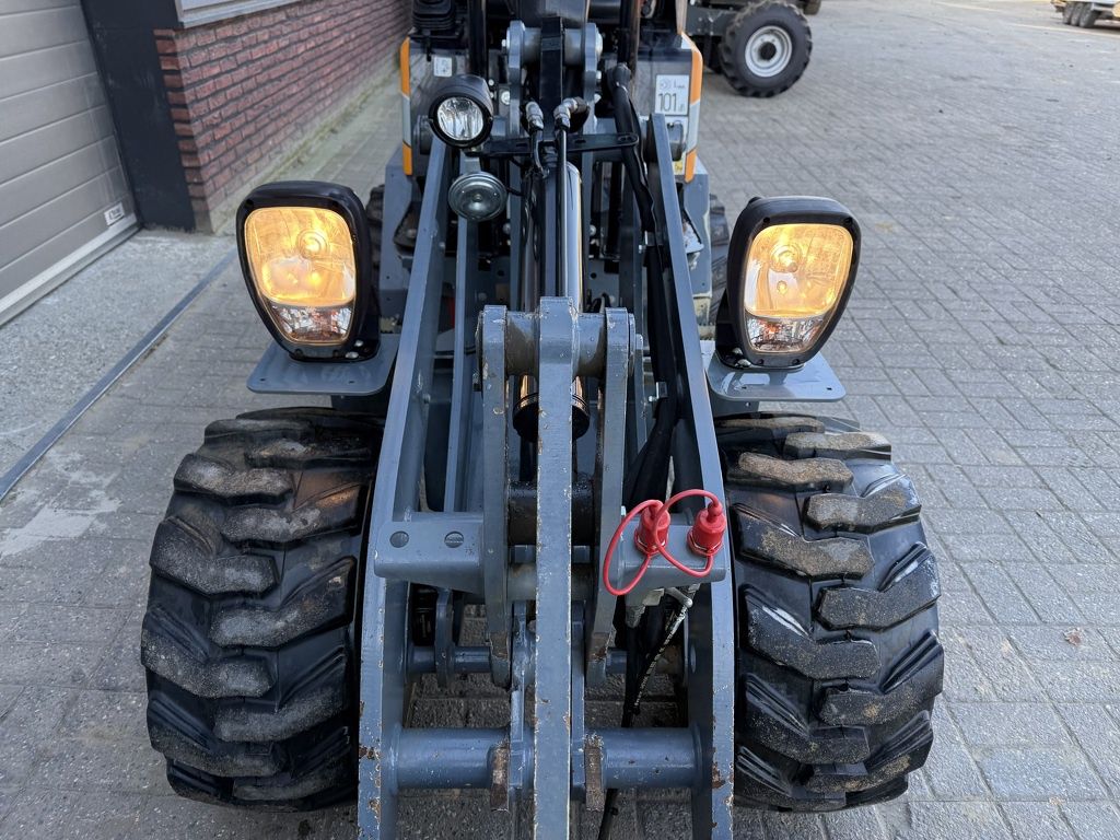 Giant G1500 X-TRA minishovel / kniklader BJ 2024