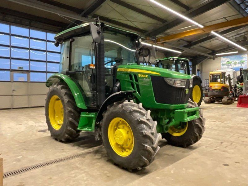 John Deere 5058E