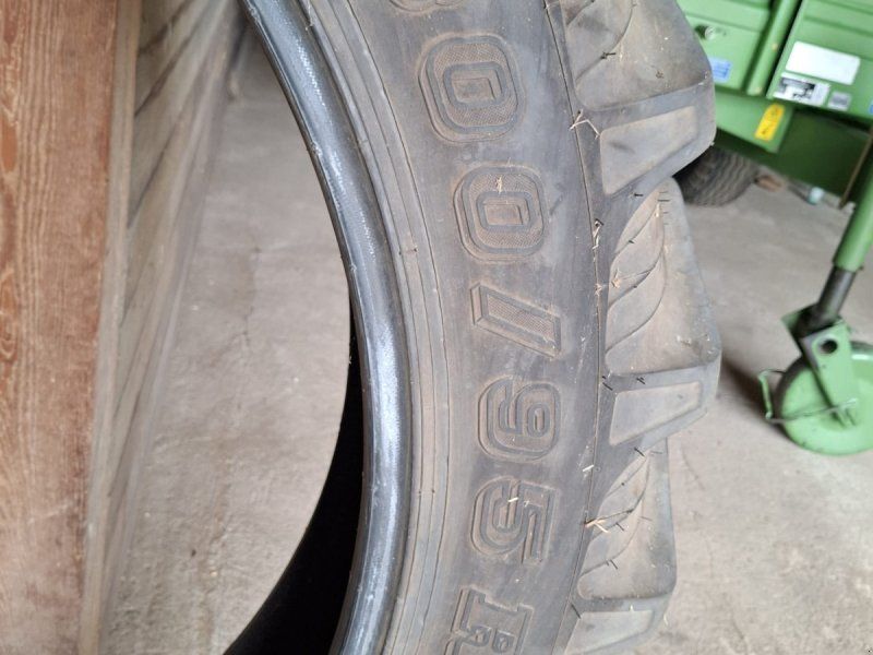 Taurus 300/95 R46