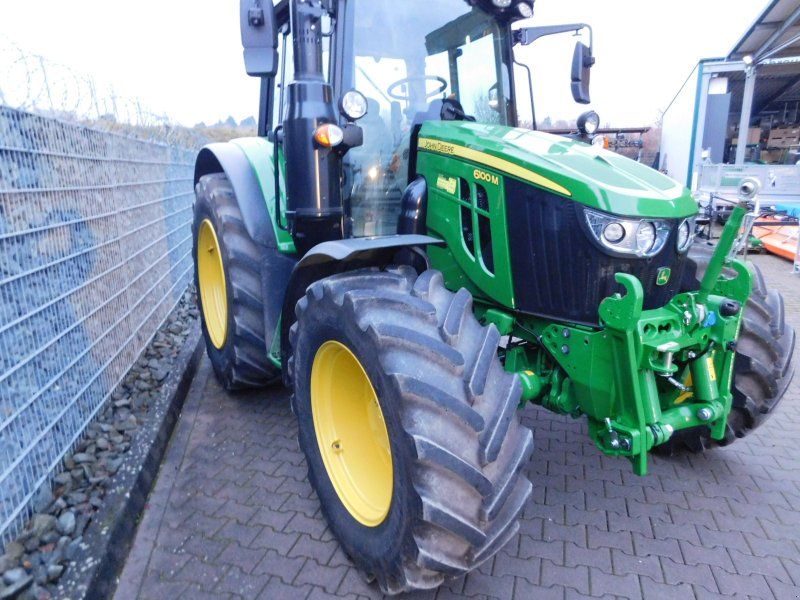 John Deere 6120M