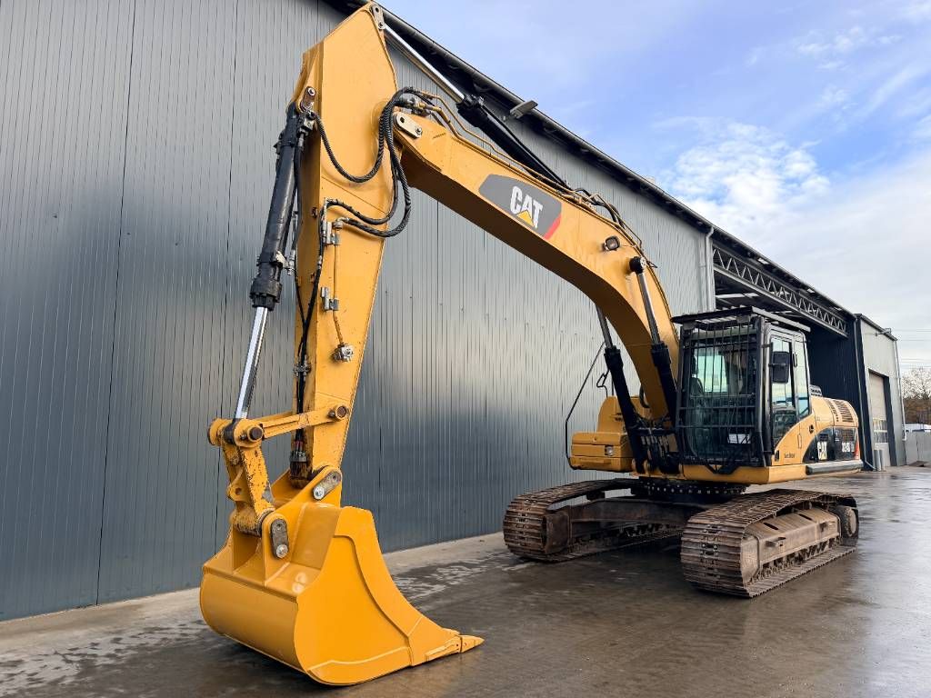 CAT 324D LN