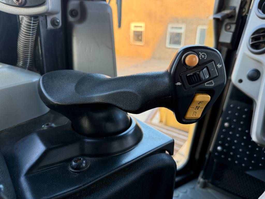 CAT D6T - Ripper Valve / Airco