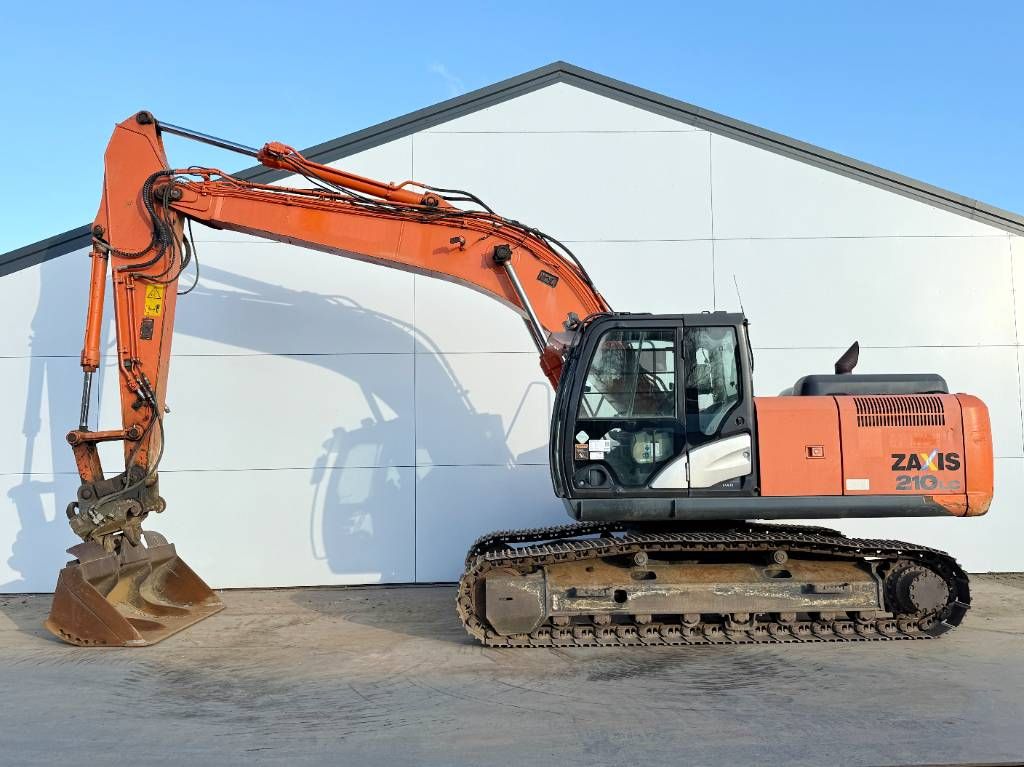 Hitachi ZX210LC-5B - Tilting Bucket / Quick Coupler