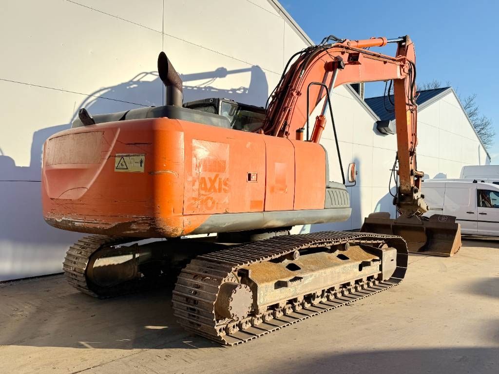 Hitachi ZX210LC-5B - Tilting Bucket / Quick Coupler