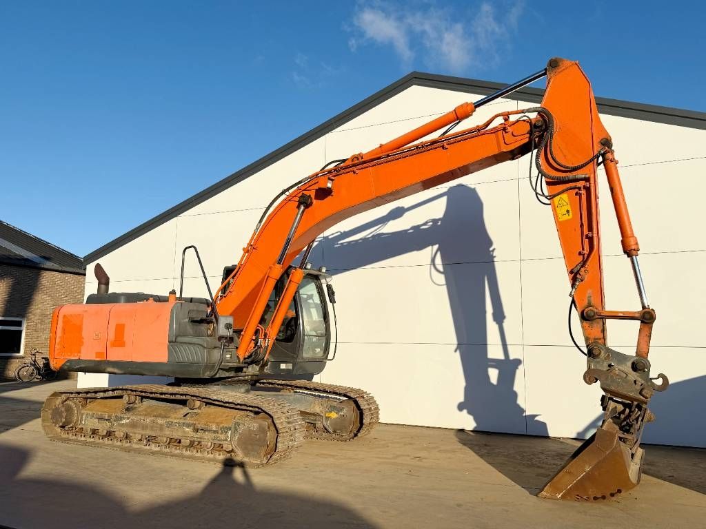 Hitachi ZX210LC-5B - Tilting Bucket / Quick Coupler