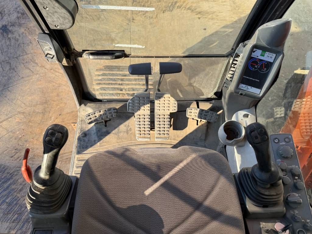 Hitachi ZX210LC-5B - Tilting Bucket / Quick Coupler