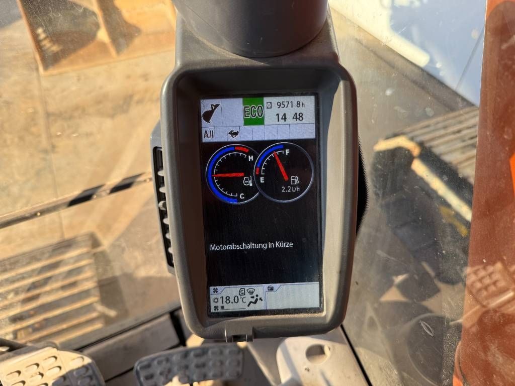 Hitachi ZX210LC-5B - Tilting Bucket / Quick Coupler