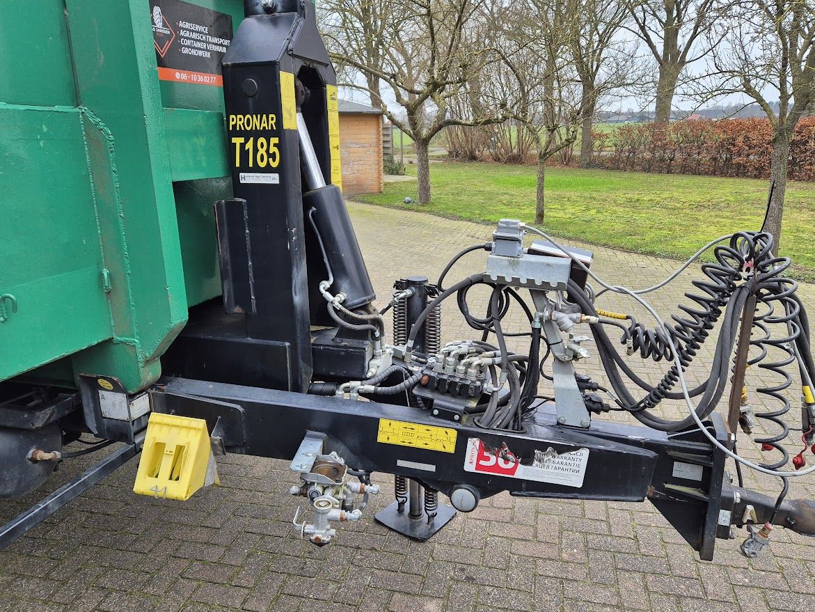 Pronar T185 haakarm carrier containerbak