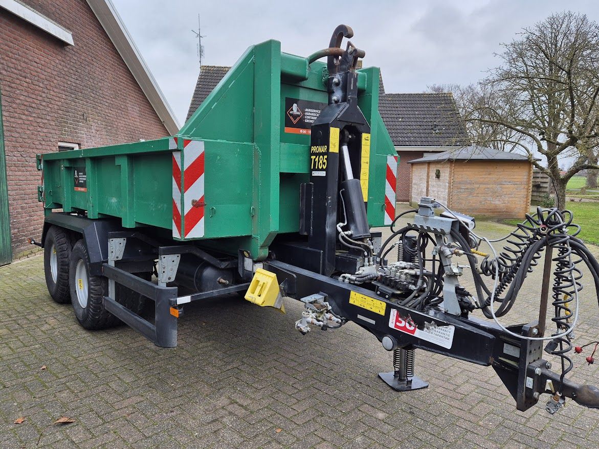 Pronar T185 haakarm carrier containerbak