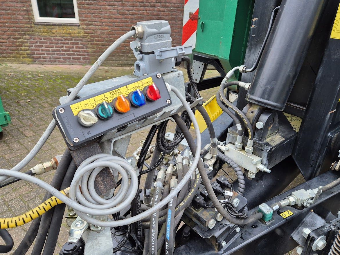 Pronar T185 haakarm carrier containerbak