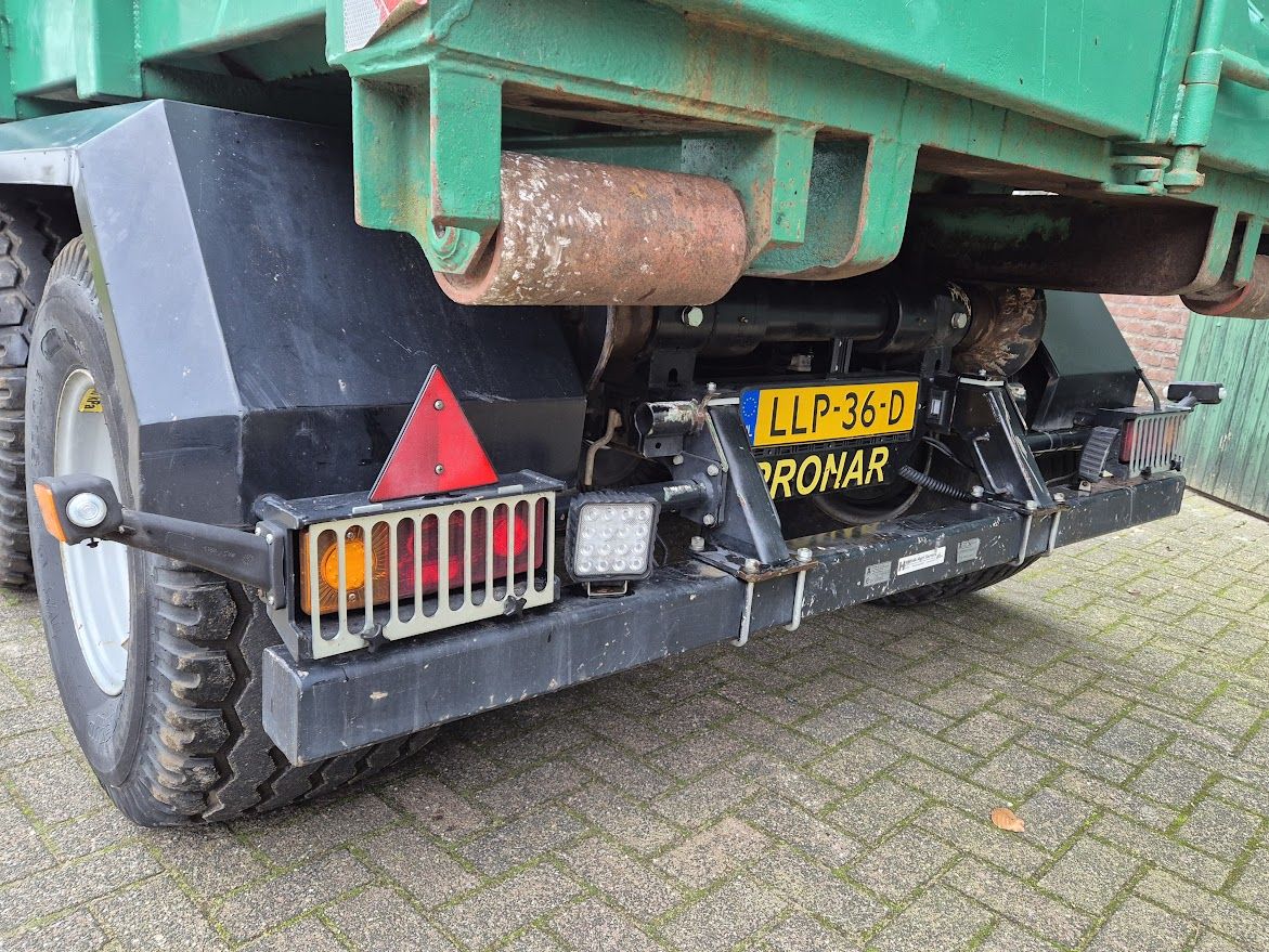 Pronar T185 haakarm carrier containerbak