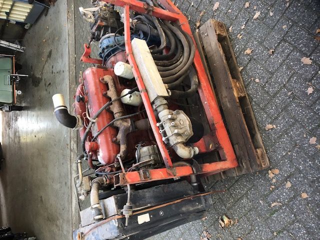Fiat iveco 6 cilinder motor met compressor en hydro pompen