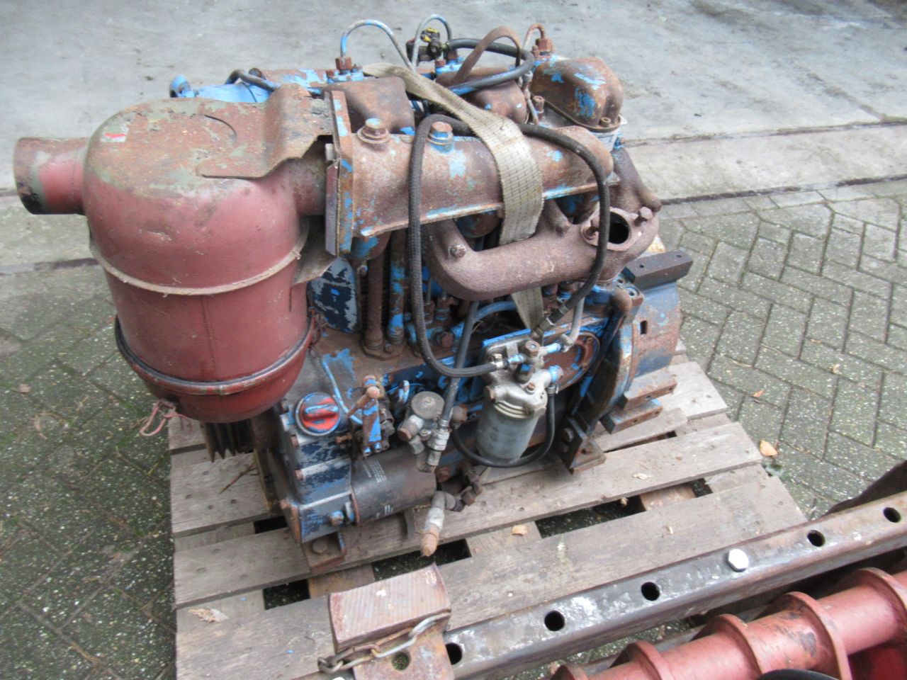 Fiat iveco 6 cilinder motor met compressor en hydro pompen
