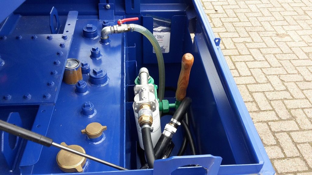 IBC tank met handpomp