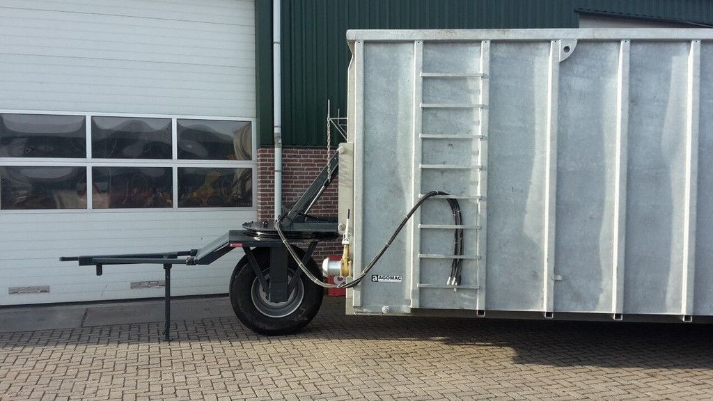 Mestcontainer met neuswiel manure container