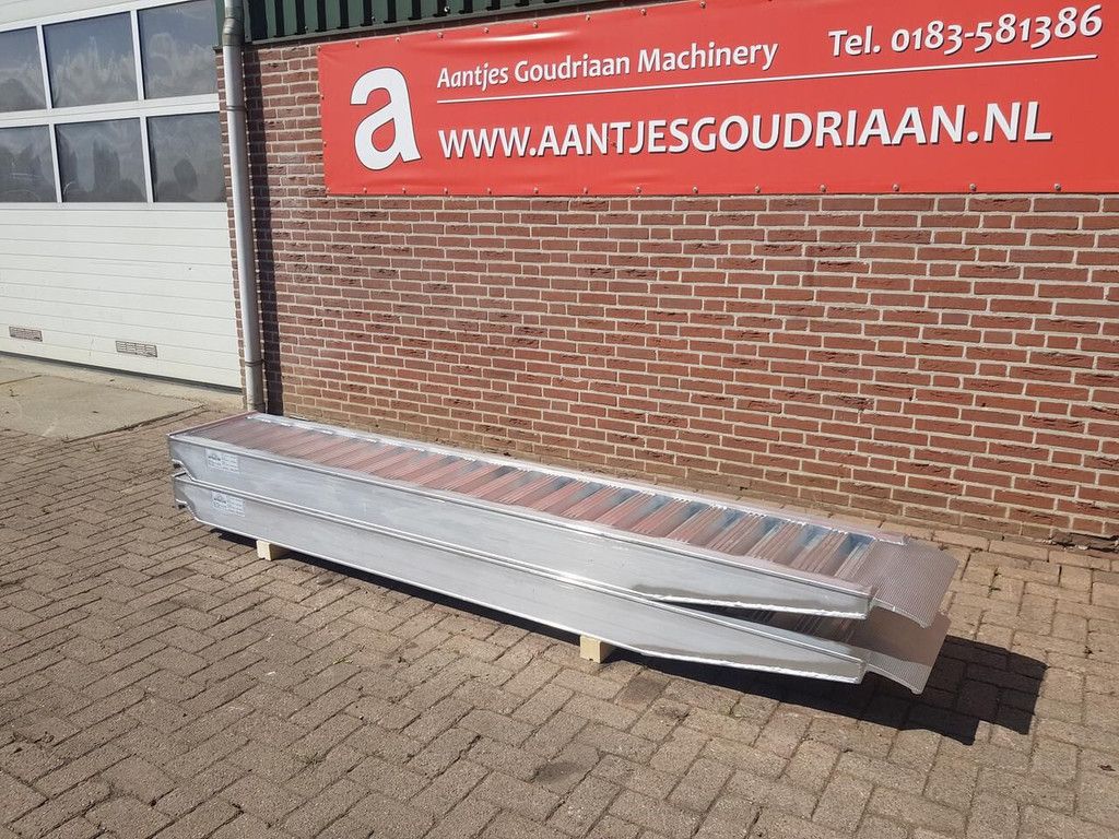 Oprijplanken 3000x450 mm loading ramp