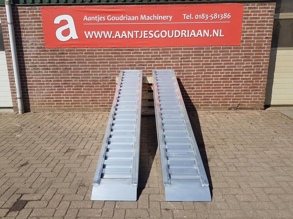 Oprijplanken 3000x450 mm loading ramp