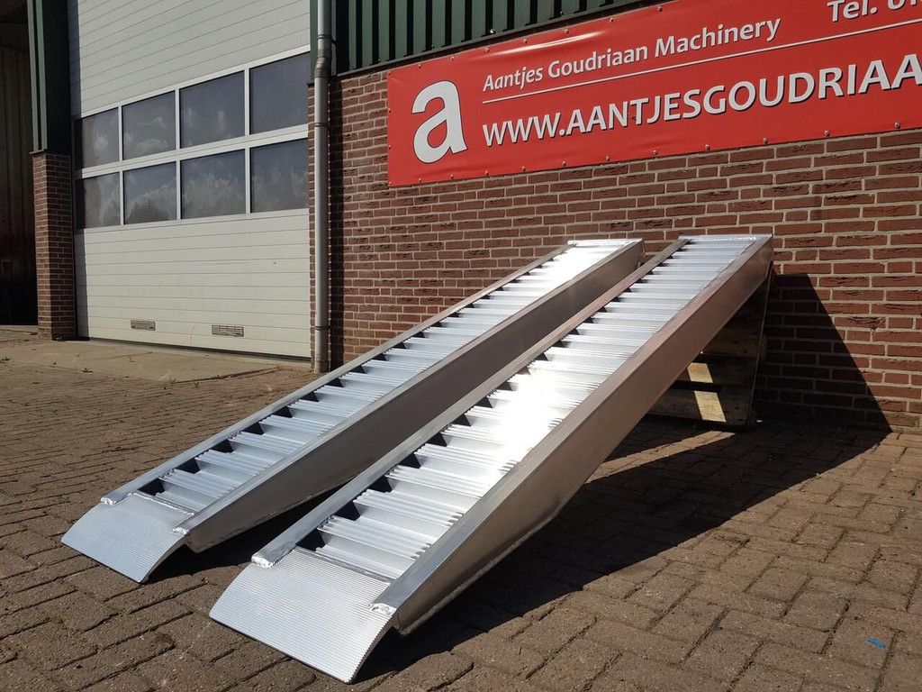Oprijplanken 3000x450 mm loading ramp