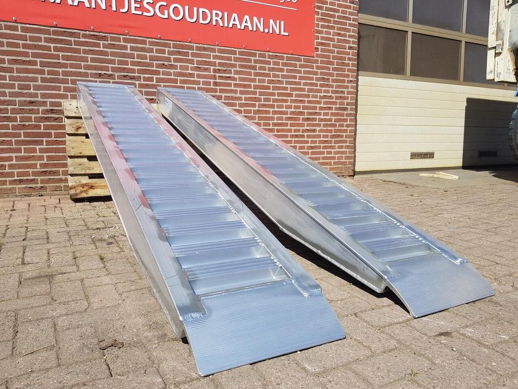 Oprijplanken 3000x450 mm loading ramp