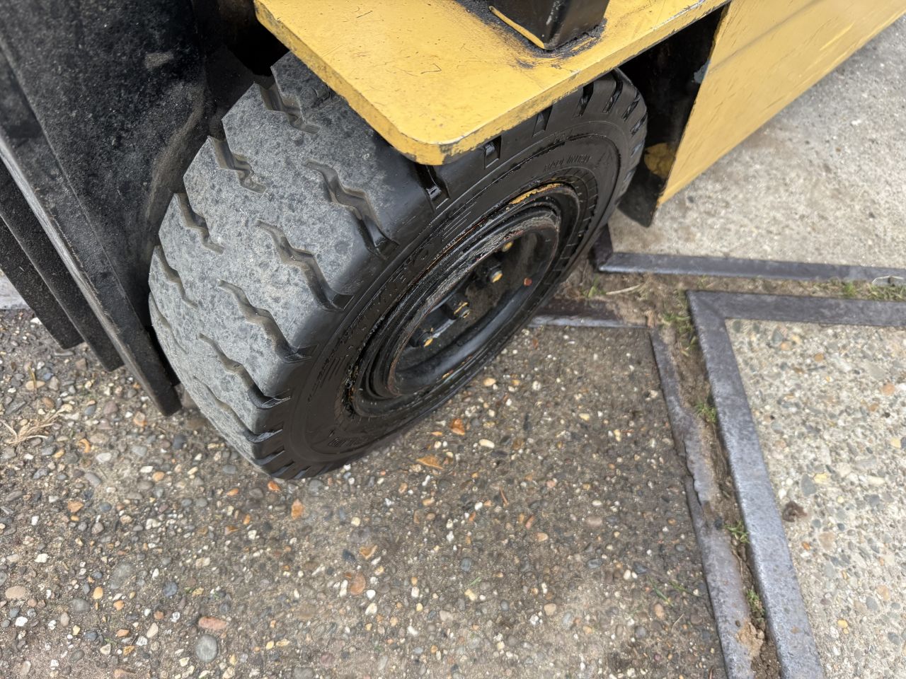 Caterpillar 1500KG elektrisch triplex Freelift sideshift