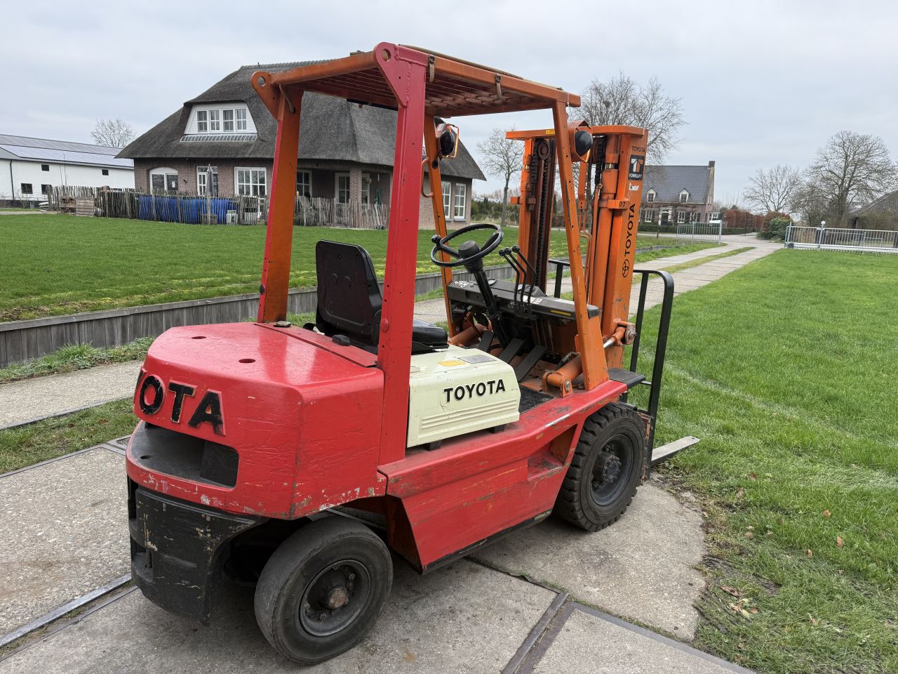 Toyota 2 tonner diesel heftruck Sideshift verlichting automaat