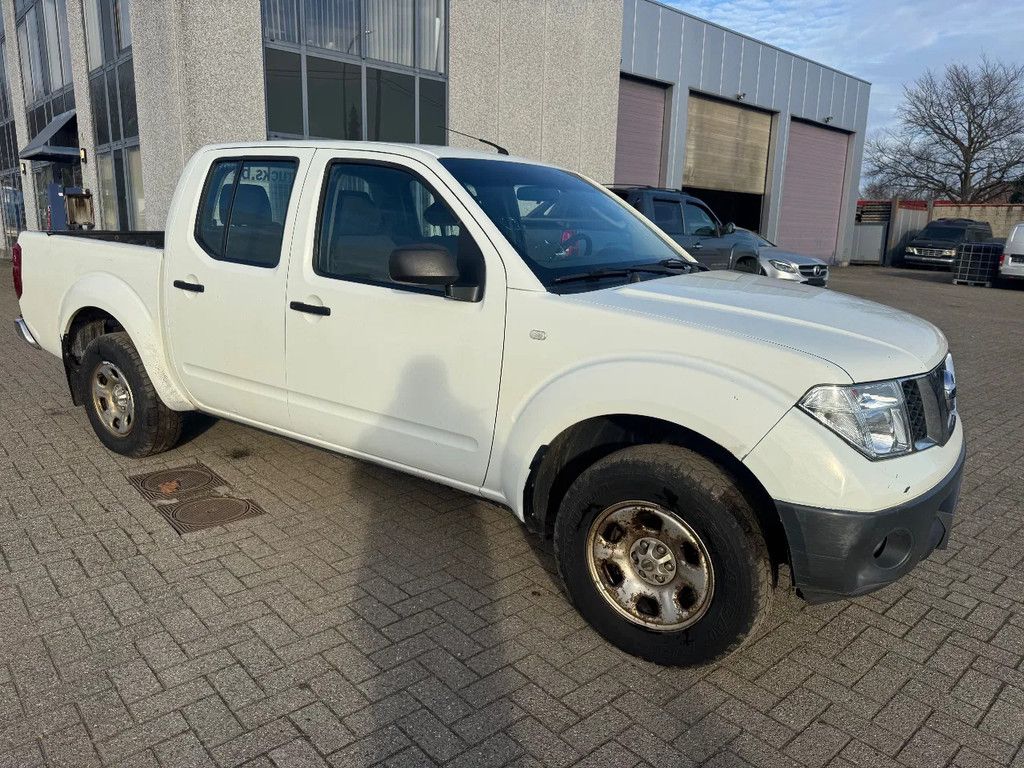 Nissan NAVARA **4X4-EURO 4-LOW KM**